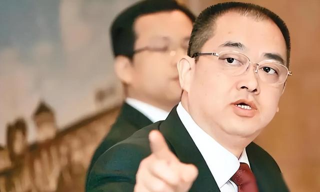 被曝藏身美国4个月，恒大前总裁再迎坏消息，许家印最后希望破灭