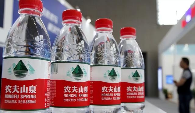 年赚1651亿、超越农夫山泉！伪装成国货的日本饮料，凭啥拿捏国人