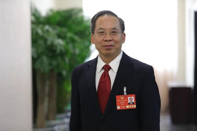 专家解读年中政治局会议的经济信号