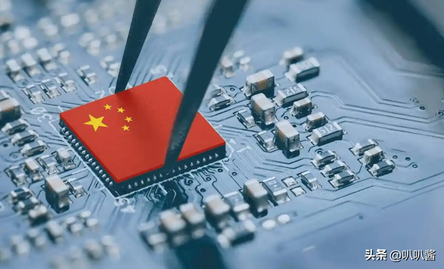 75岁芯片大佬潜逃美国！带核心技术机密，中国半导体暗战再添变数