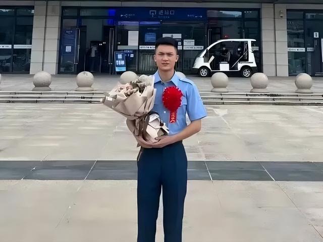 牛！退役半个月，他第三次入伍