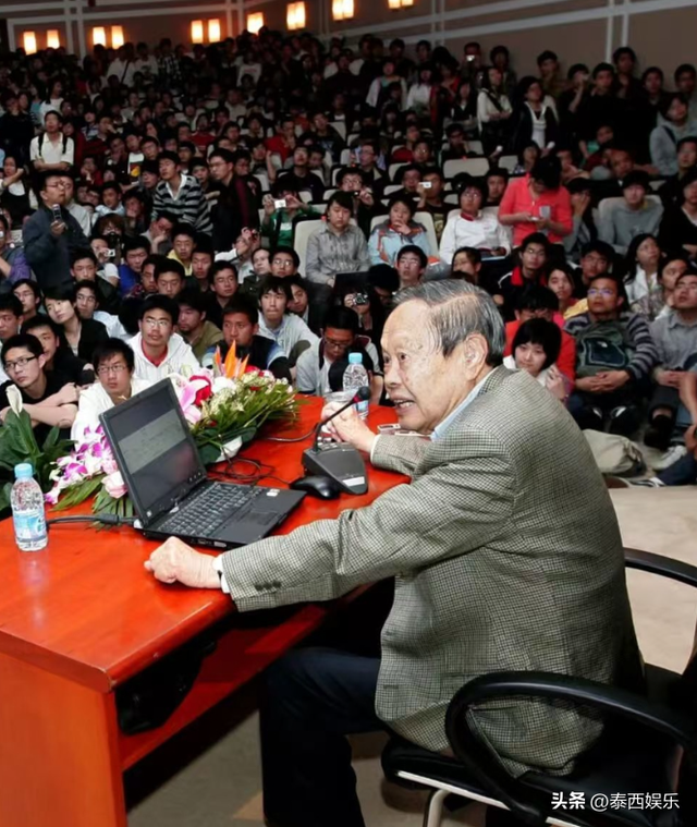 杨振宁告别式当日，翁帆现身只是看点之一，清华宣布一重要决定