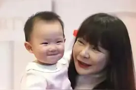 黄一鸣和妈妈深夜吵架崩溃，再晒与王思聪的聊天记录，肠子都悔青图片