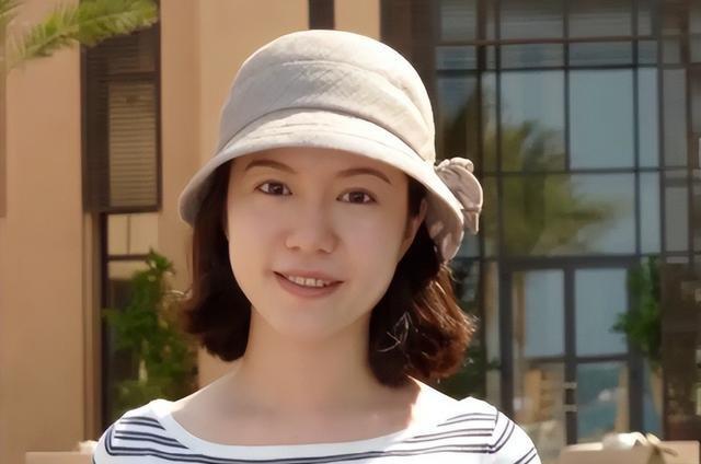 杨振宁去世后，翁帆再发文，49岁无子女的她，早已被安排好了退路