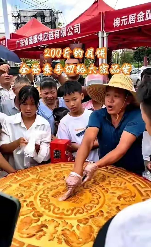 一人夺冠，全村受益。迈合村就凭借冠军家乡的标签迅速走红。