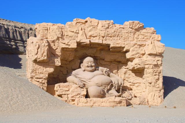 敦煌丝路遗产城，戈壁滩上的影视基地，看一场艺术与自然的盛宴