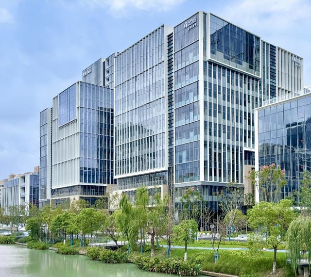 奇瑞挑战天门山天梯！失败后遭狂批，但内卷之下谁不想被看见？