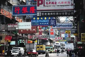 香港穷人的蜗居生活：一家四口住7平米"笼屋"，睡觉腿都伸不直图片