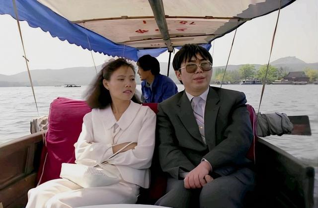 聂卫平送别！长子孔令文举遗像	，次子女儿紧跟其后，众人雪中送行