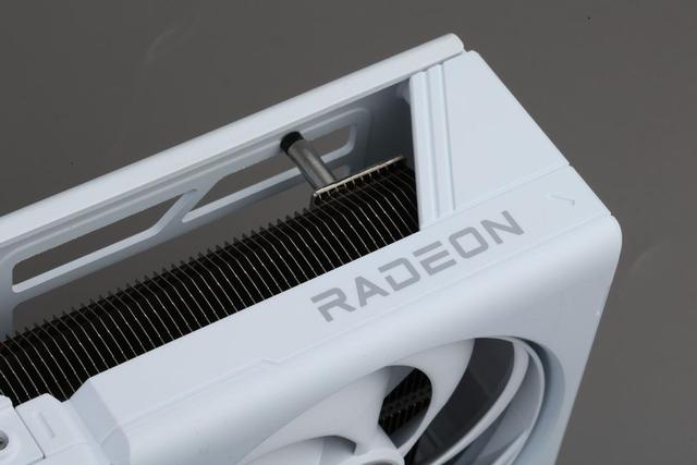 光栅游戏胜过RTX 5060 Ti，专业领域全面加速4倍领先！蓝宝石RX 9070 GRE极地OC显卡评测