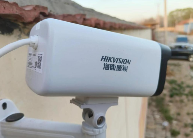 全面反华？卡尼正式通知中国：加征25％关税，中企必须卷铺盖走人