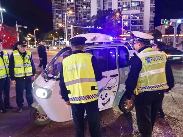 12月1日起，电动车又有新规，2类车禁止上路，5大违法行为严查！