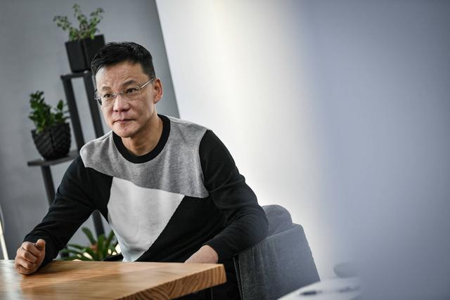 李国庆大婚，凭4个举动口碑暴增，对比96年与前妻婚礼，差距明显