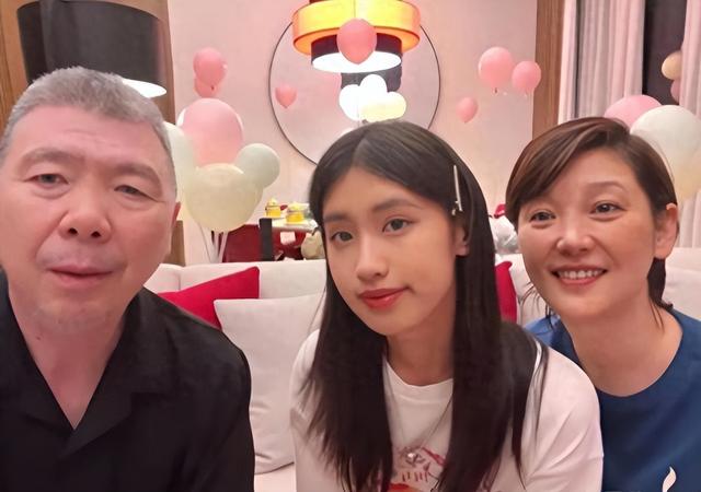 不装了！徐帆回应离婚传闻才4个月	，冯小刚就已经按捺不住了！