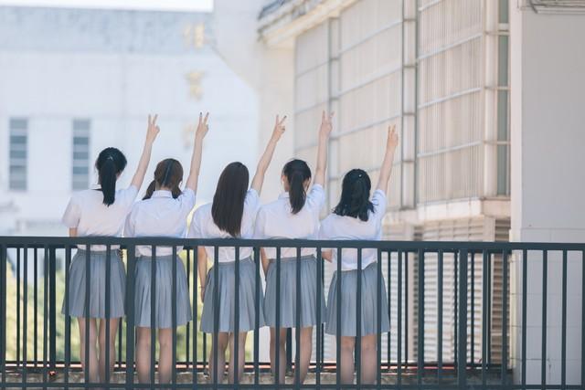 去外地旅游，要不要联系老同学？