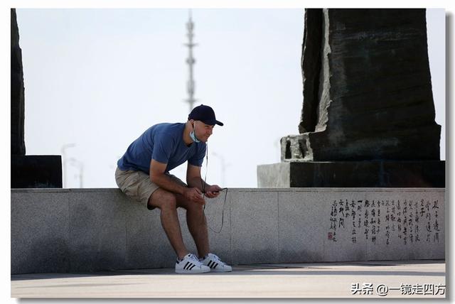 在大连陵水湾打造出的“海纳百川”国际雕塑景观带