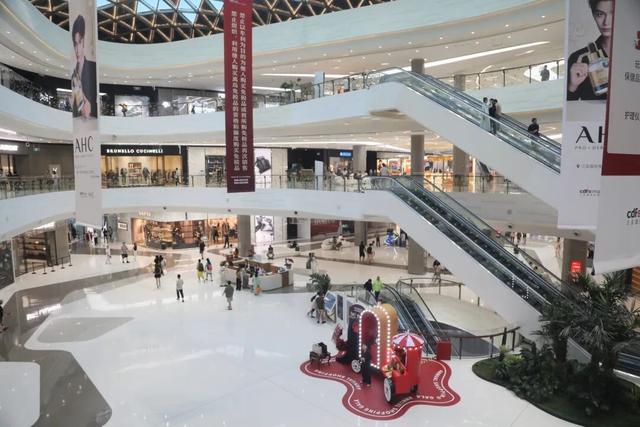 东盟网红漫游海南自贸港采风行走进三亚：邂逅水底套房的梦幻 畅享科技魅力