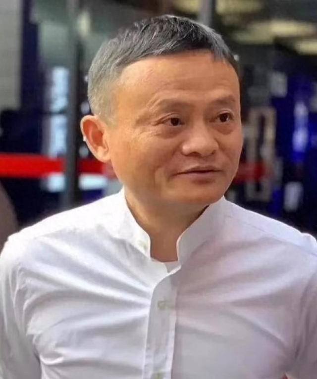 马云现在胖得像尊佛似的，看着是富贵相，真是越活越有“福相”