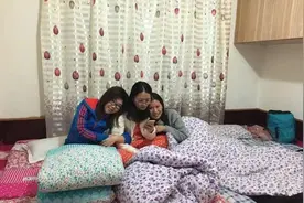 东北一家睡同一炕上，新婚小夫妻不尴尬吗？听听当地人的说法？图片