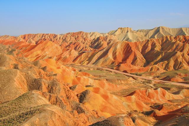 张掖七彩丹霞，一处“被上帝打翻的调色盘”，看大自然的鬼斧神工