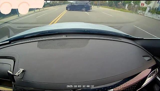 载客网约车遭一男子别车，男子自称公安局的，山西临汾交警支队回应：辖区大队已介入调查