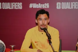国足队长退队一天后！丑闻传到国外，外媒发文调侃，对手伤口撒盐图片