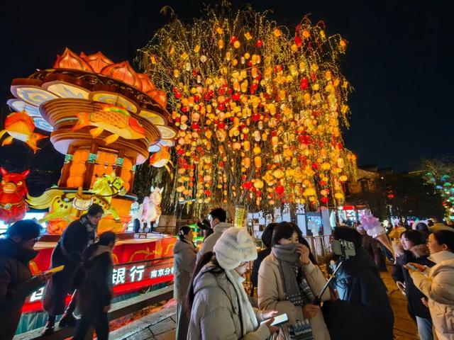 亮灯！马到！这是昨晚的南京