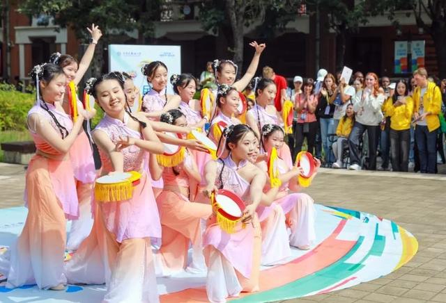 【寻迹·津沽】“汉语桥”选手漫步五大道领略万国风光 于非遗中体悟传统文化