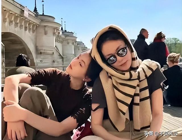 李亚鹏离婚48小时后，王菲担心的事还是发生了，李嫣也被无辜连累