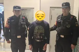 民警在刷到一个本地台球比赛直播时看到了嫌疑人，现已被警方抓获图片