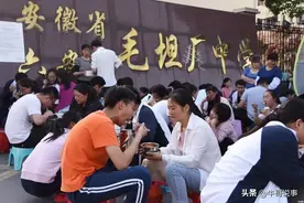 安徽毛坦厂中学复读生破2万！网友调侃：这是圈钱还是教育升级？图片