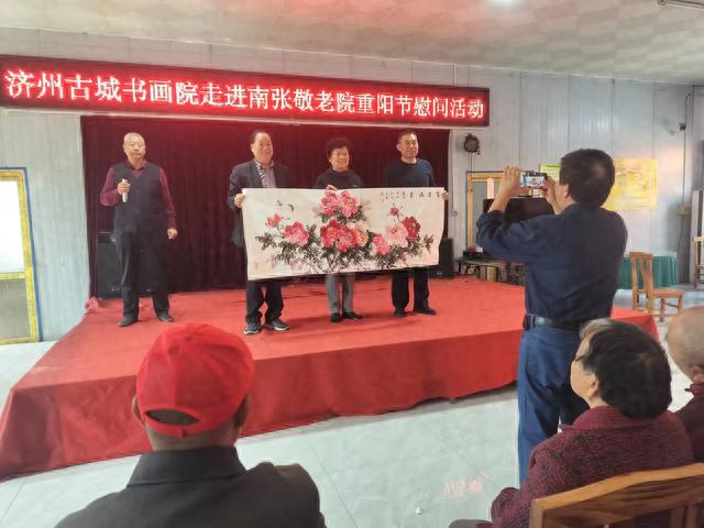 九九重阳佳节到 书画赠送老年人