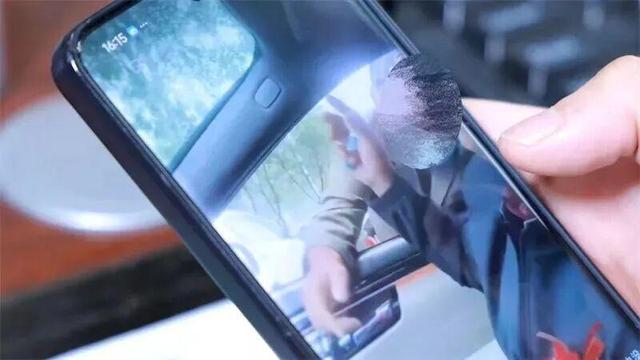 拦婚车索要50条香烟的3人，已社会性死亡	，结局舒适，评论区炸锅