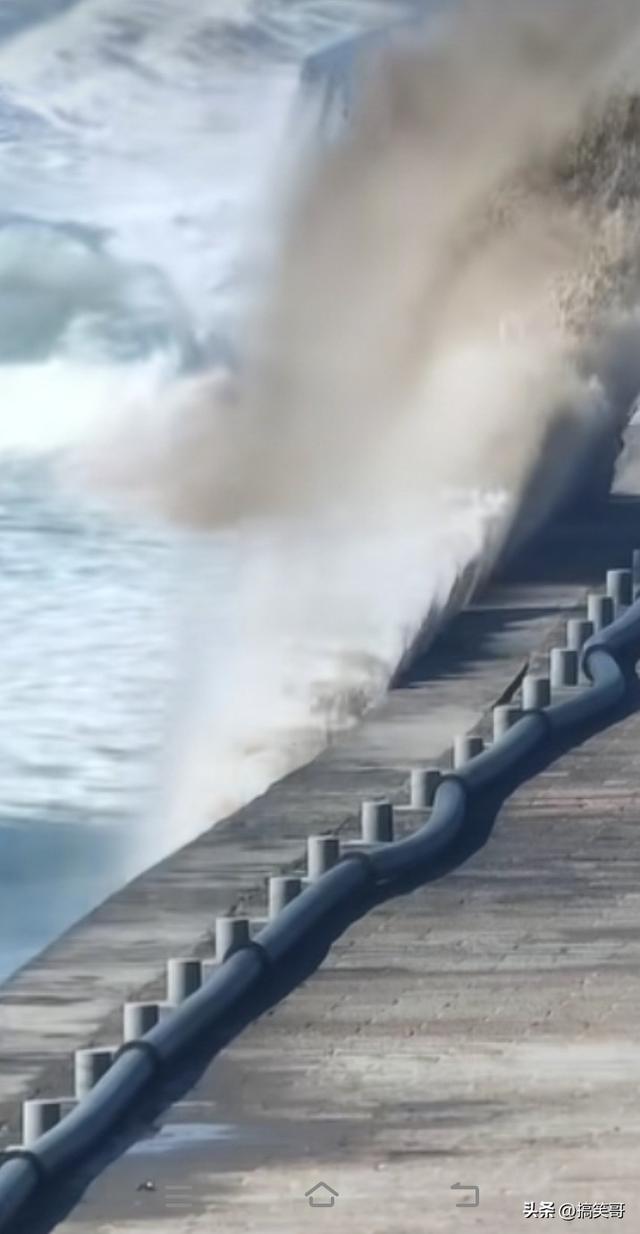 千年浪潮涌入钱塘江，震撼上空上演历史画卷。