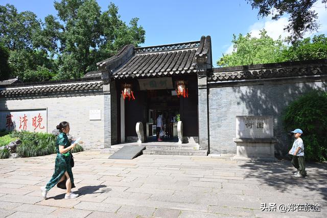 融合了江南园林精致细腻与北方园林宏大气魄的何园，别有一番韵味