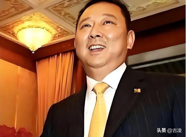 最牛黑老大！与12名女星有染，一顿饭上百万，被捕时：谁敢治我罪