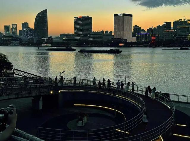 为了这些超绝的Citywalk机位，总要逛一趟上海吧~