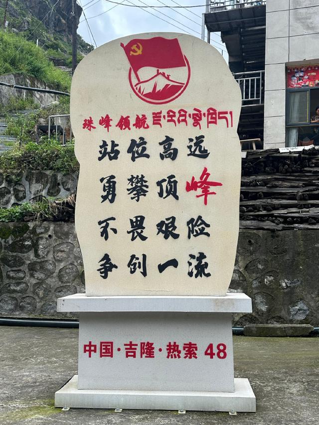 比林芝更易抵达，西藏这条“沟”海拔低、雪山多，镇比市还豪华！