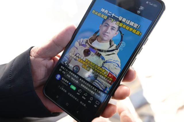 点火发射前，中国最年轻航天员父母的38小时