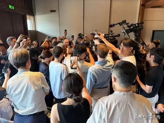 与黄仁勋对谈90分钟：54问无所不谈，夸雷军，赞华为，点名蔚小理