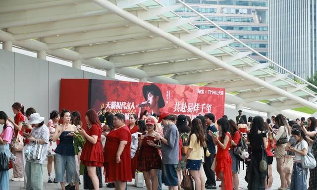 “想看”人数纪录再创新高，夏日演唱会绘出文化消费“高温”图景