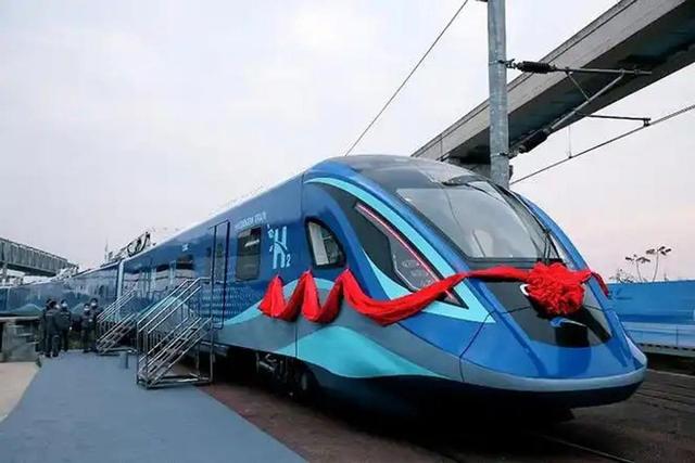 日本要破防了！中国氢能列车试跑成功，加氢10分钟可续航1000公里