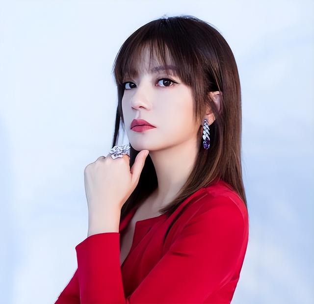 封杀四年，49岁赵薇突传消息，因胃癌去世传闻5个月前就真相大白