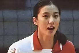 她被称为女排第一美女，离婚后嫁给美国人，如今56岁生活滋润美满图片