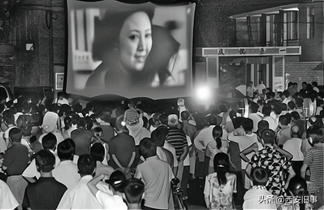 王凯利：革命公园里的露天影院