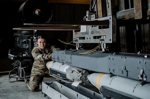 以军炸出意外结果	，王牌武器落入敌人手中，美军到底在害怕什么？