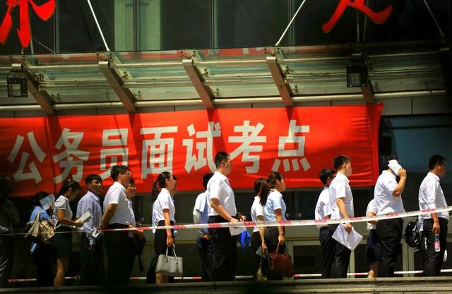 又一内鬼被抓！惊动央视，大量国家机密被泄露，作案人身份被曝光