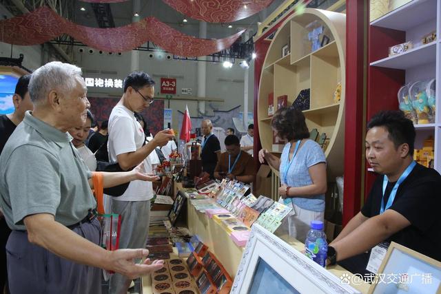 荆州文旅惊艳亮相2025文化旅游产业博览会