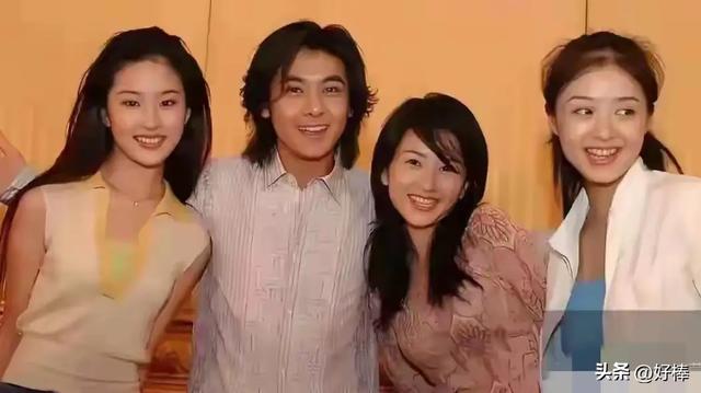 拍这些照片时蒋欣19岁，刘亦菲15岁，简直是出水芙蓉，好美