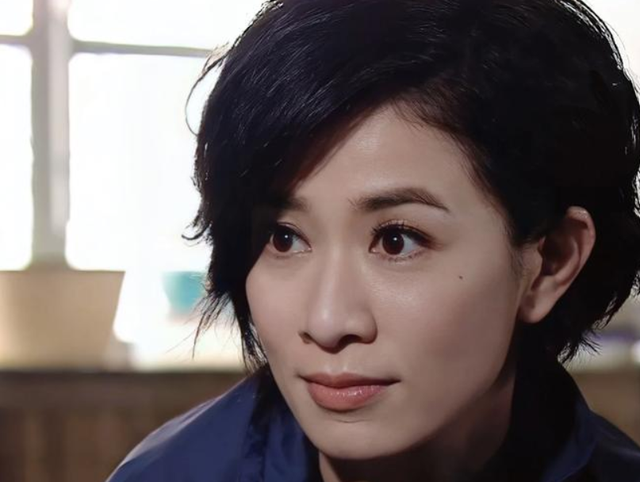 没想到，许绍雄猝然离世不到24小时，佘诗曼竟因一个举动口碑暴涨